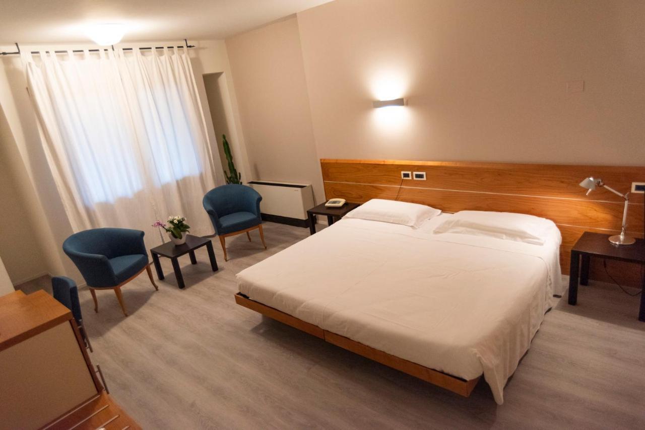 Ca' Delle Rose Hotel Кастелфранко Венето Екстериор снимка