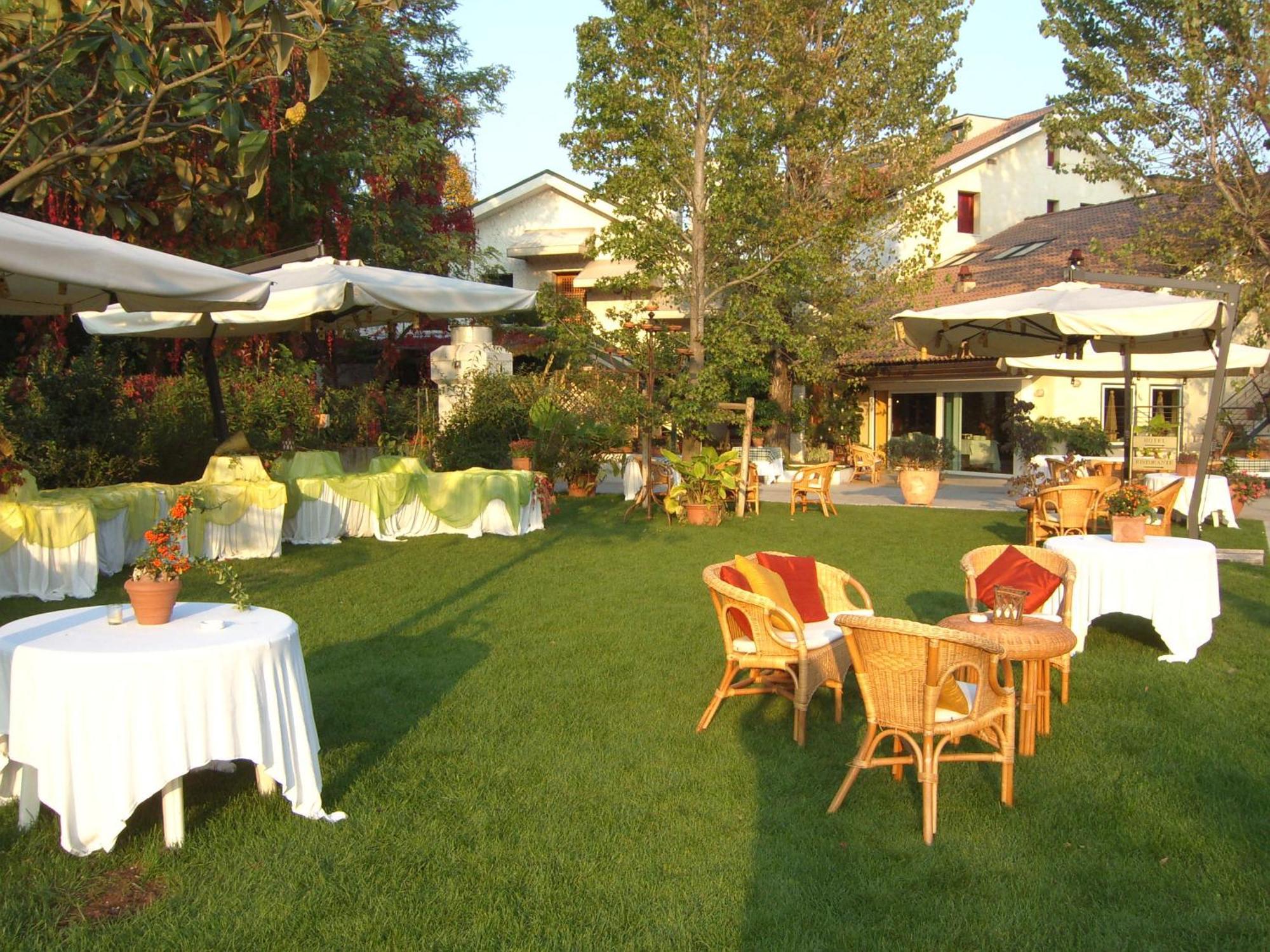 Ca' Delle Rose Hotel Кастелфранко Венето Екстериор снимка