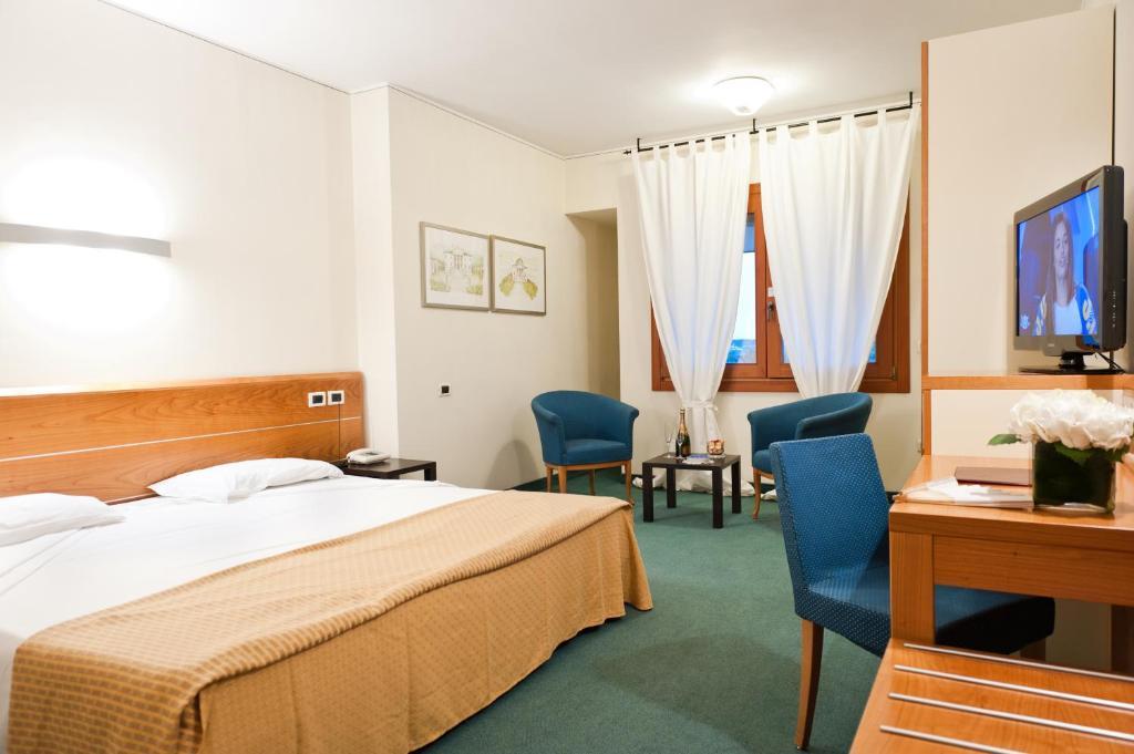 Ca' Delle Rose Hotel Кастелфранко Венето Стая снимка
